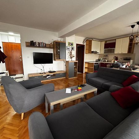 Central Skopje Apartment Екстер'єр фото