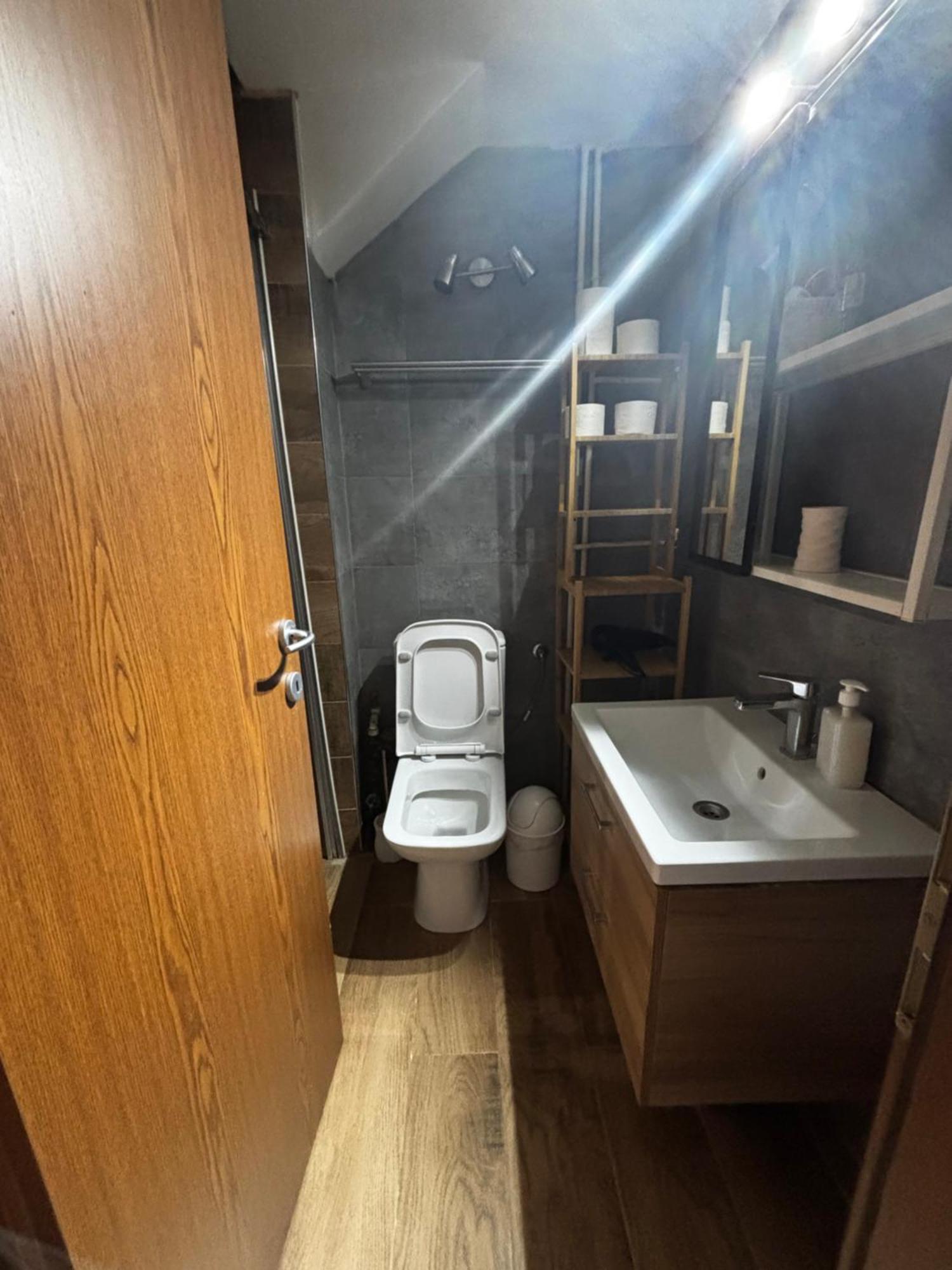 Central Skopje Apartment Екстер'єр фото